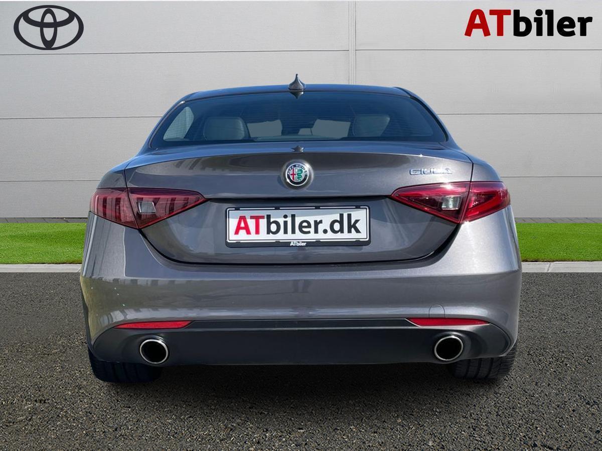 Sort Alfa Romeo Giulia fra 2019