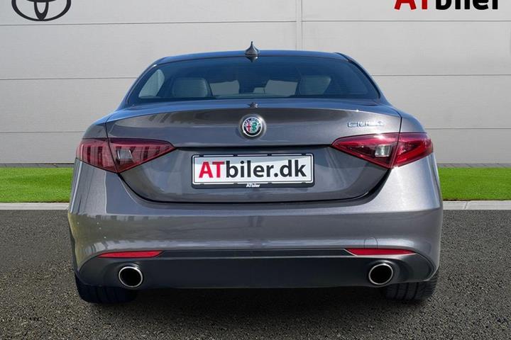 Sort Alfa Romeo Giulia fra 2019