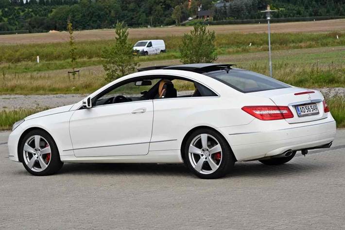 Hvid Mercedes E350 d fra 2010