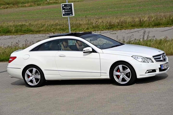 Hvid Mercedes E350 d fra 2010