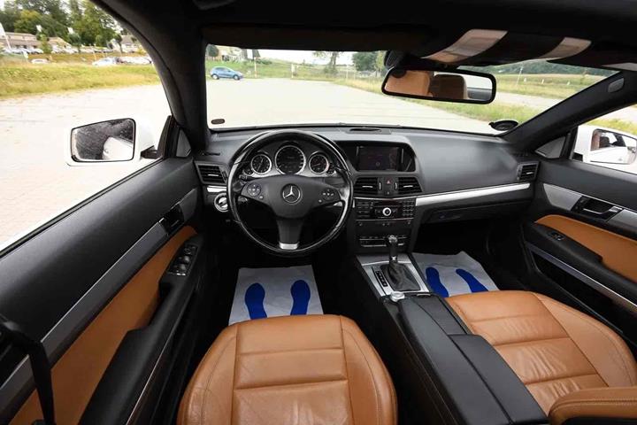 Hvid Mercedes E350 d fra 2010