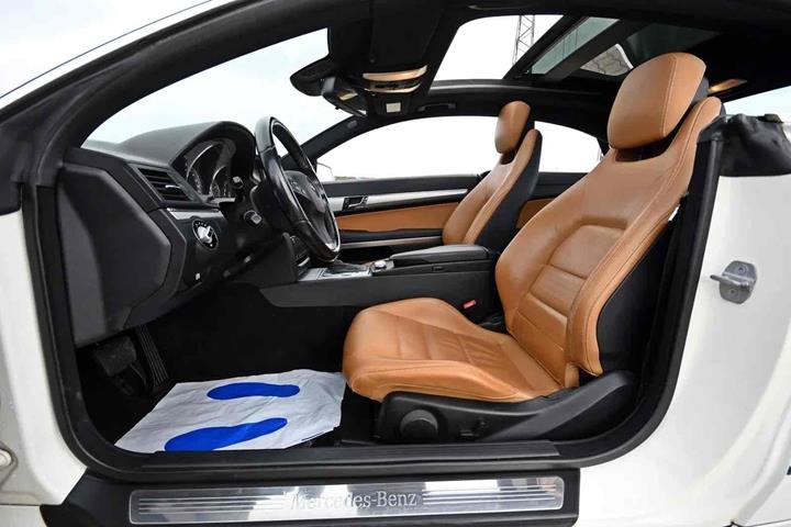 Hvid Mercedes E350 d fra 2010