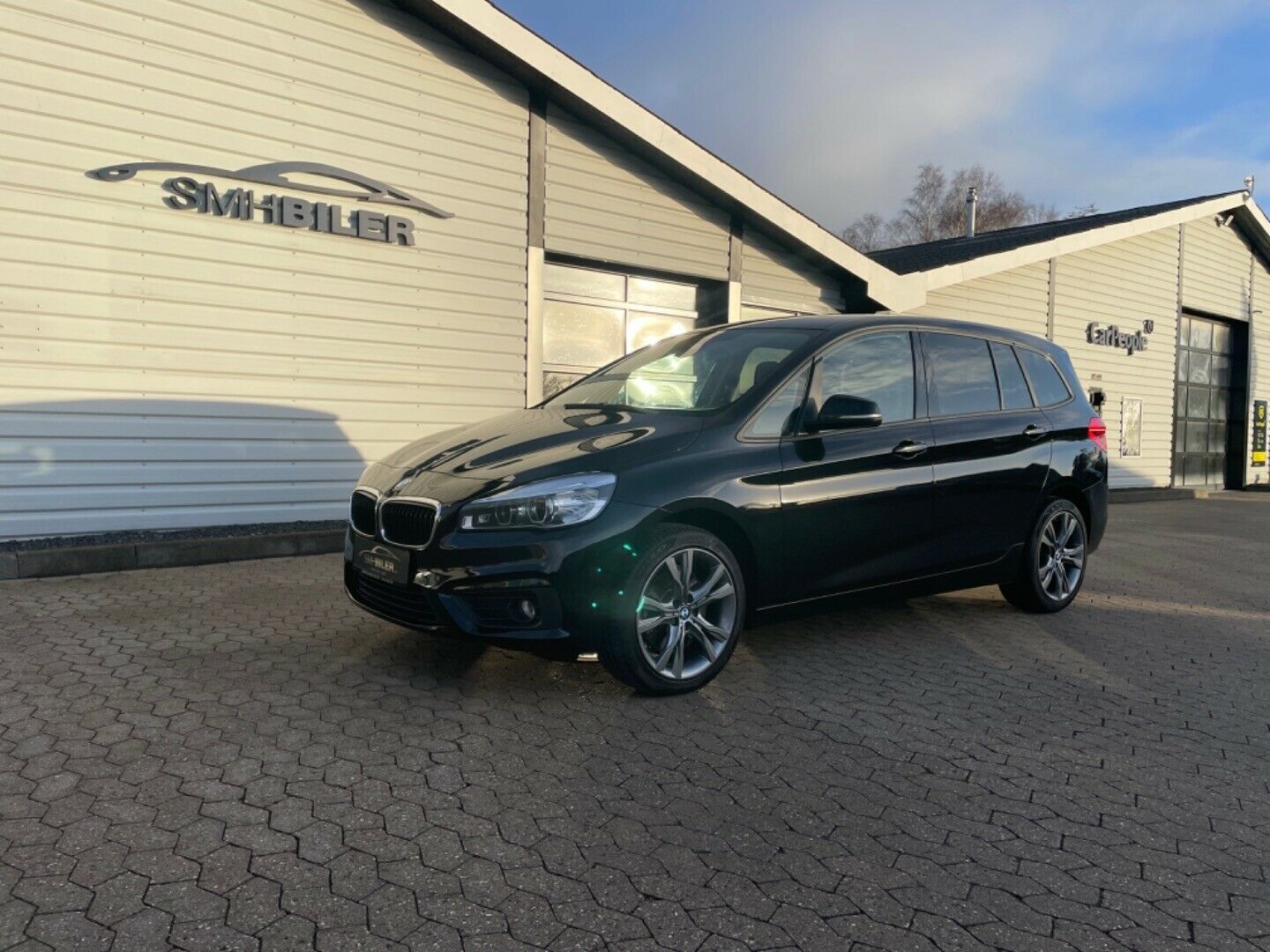Grå BMW 220d fra 2018