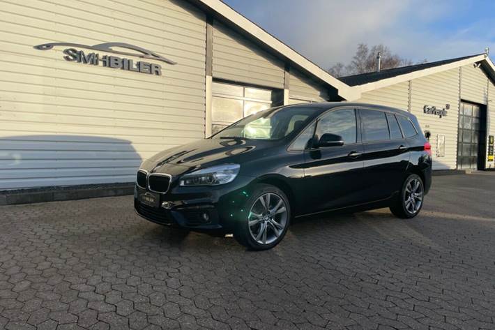 Grå BMW 220d fra 2018