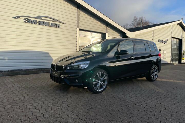 Grå BMW 220d fra 2018