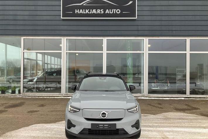 Grå Volvo XC40 fra 2024