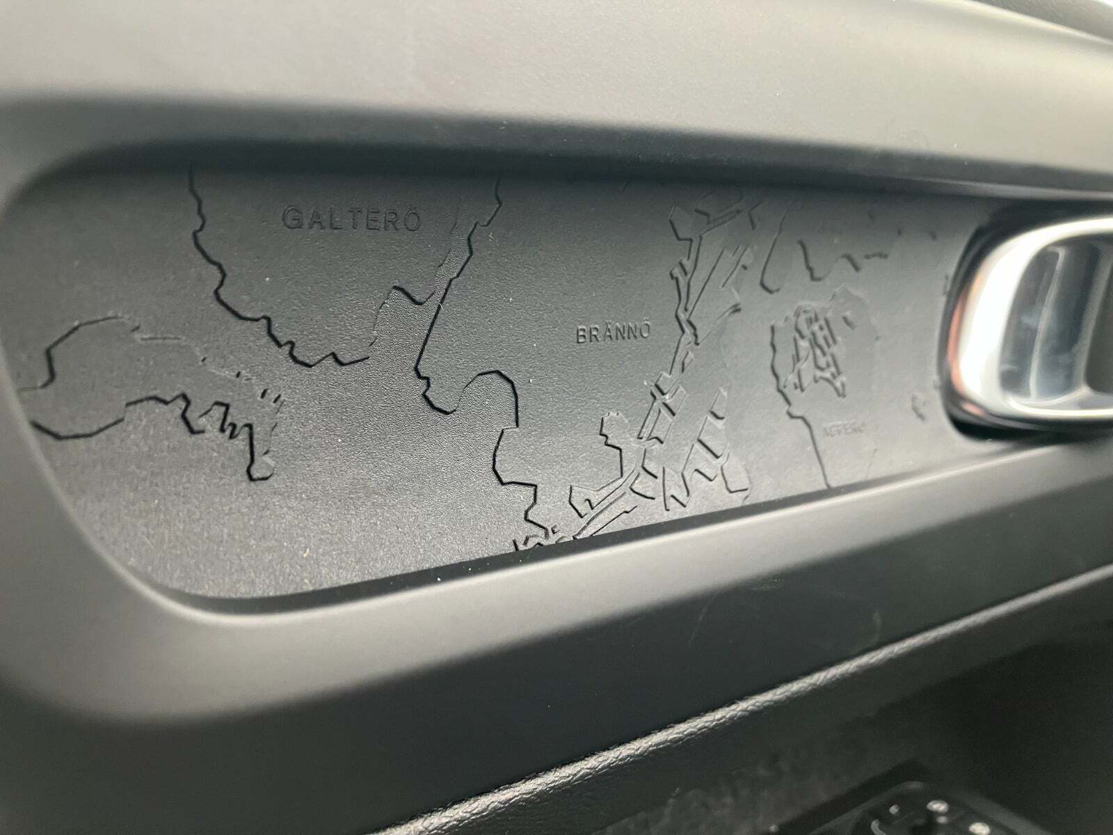 Grå Volvo XC40 fra 2024