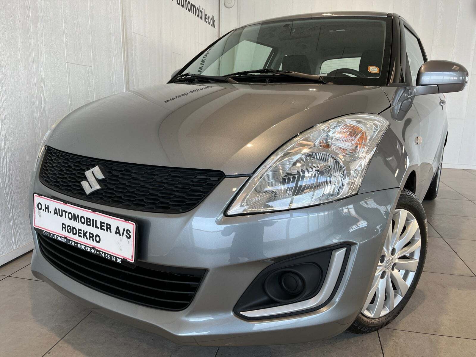 Grå Suzuki Swift fra 2017