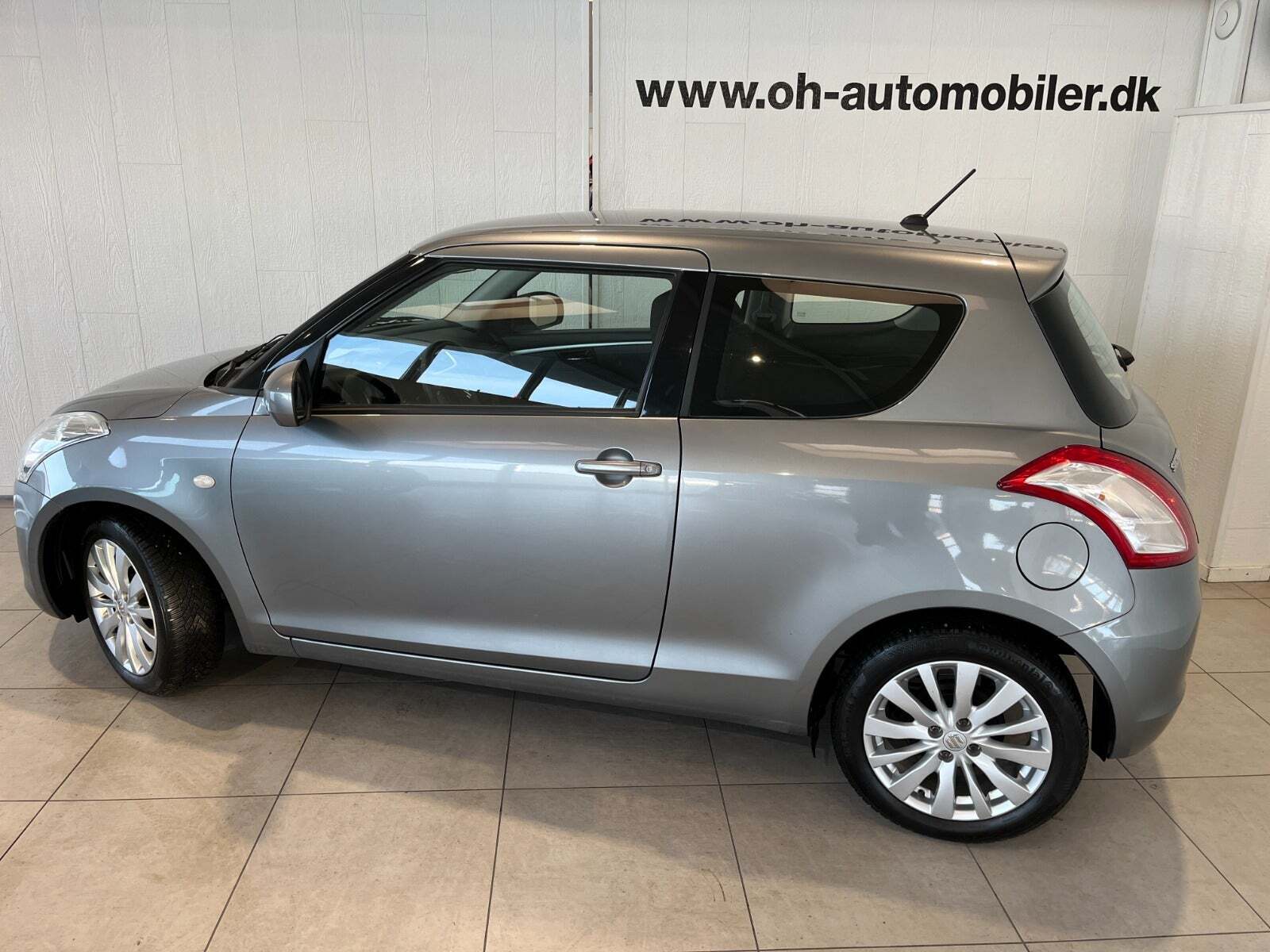 Grå Suzuki Swift fra 2017