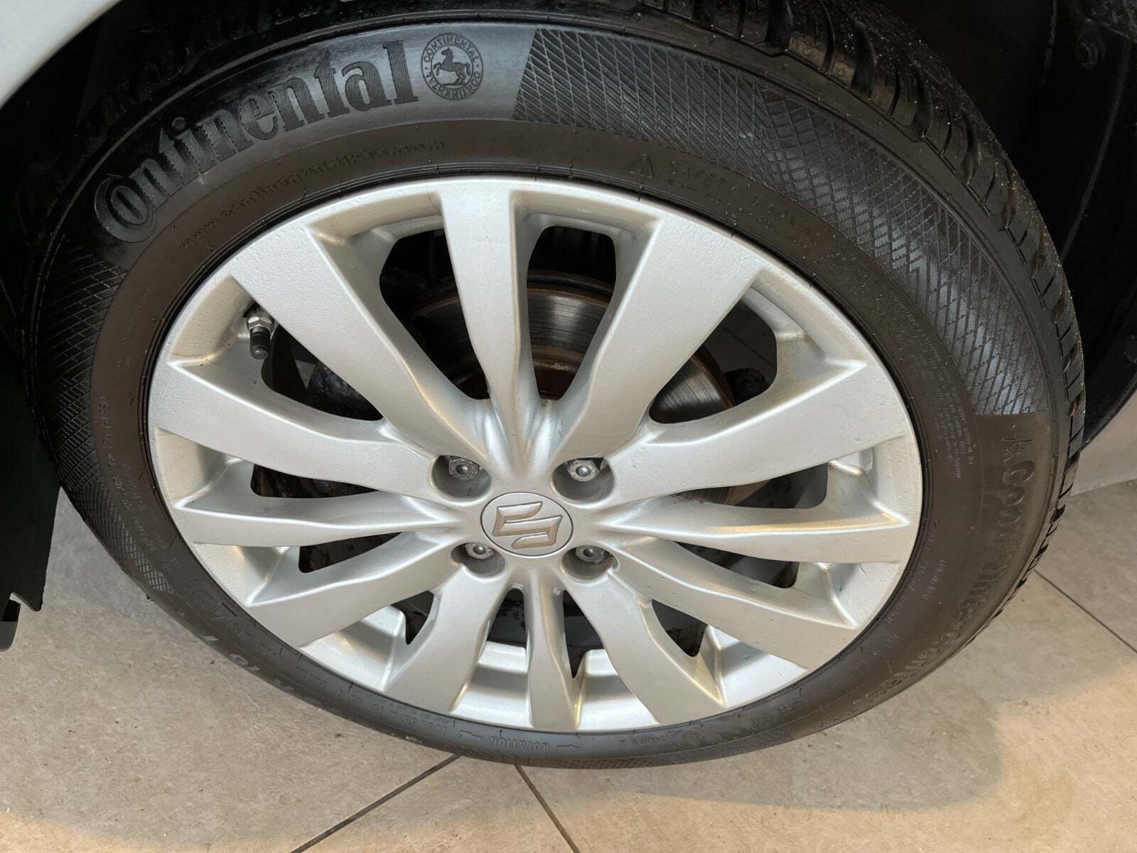 Grå Suzuki Swift fra 2017