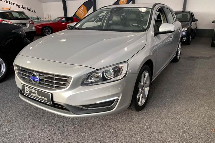 Sølv Volvo V60 fra 2016