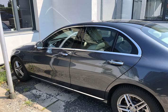 Grå Mercedes C200 d fra 2014