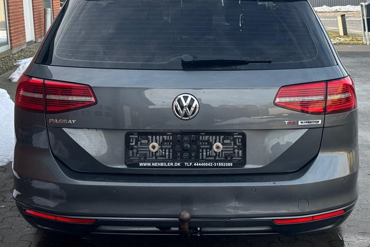 Grå VW Passat fra 2015