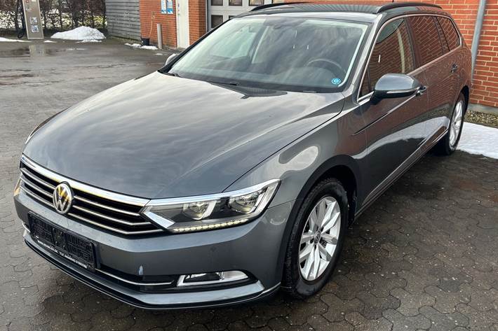 Grå VW Passat fra 2015