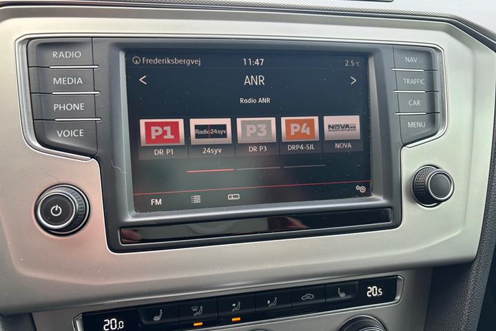 Grå VW Passat fra 2015