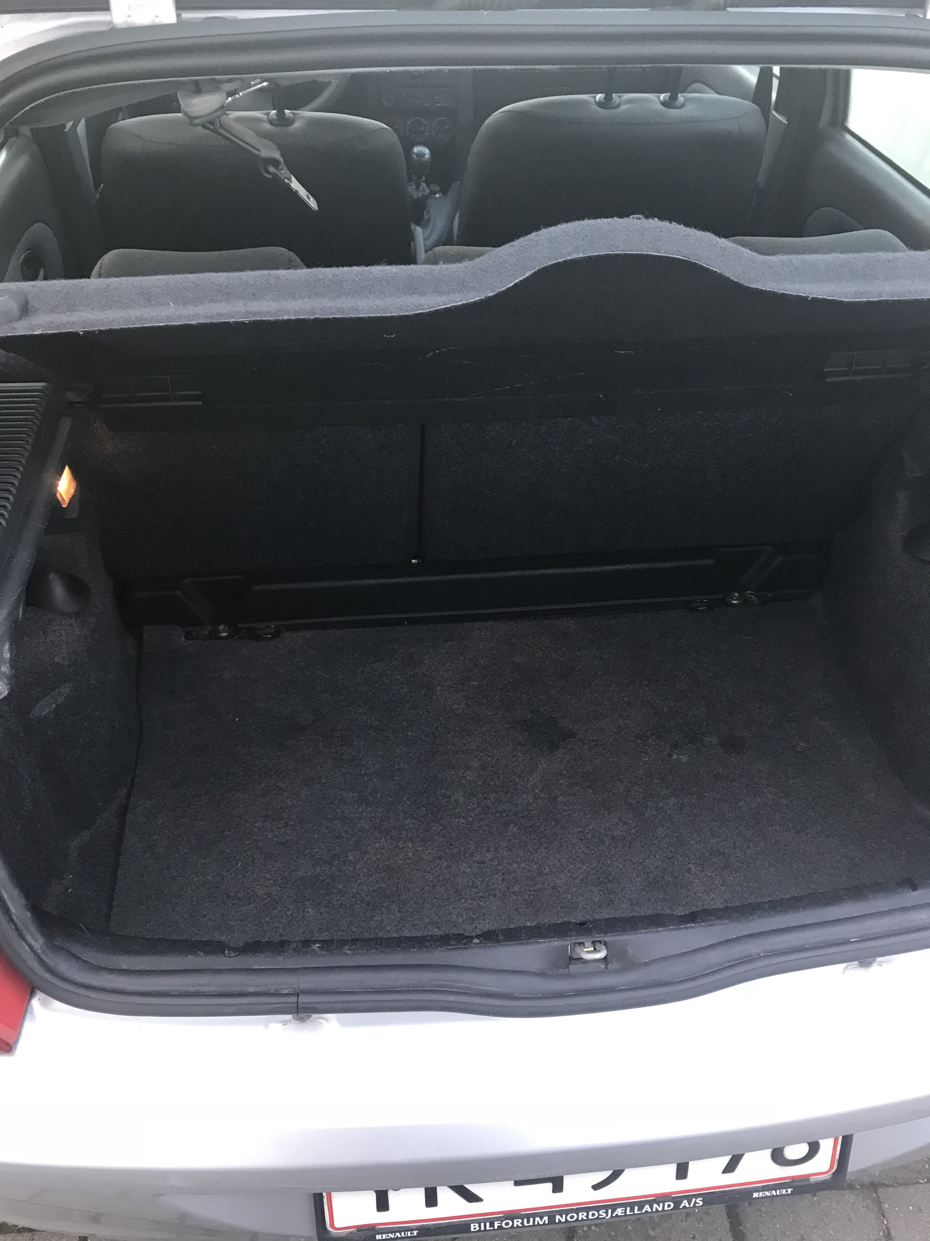 Grå Renault Clio fra 2006