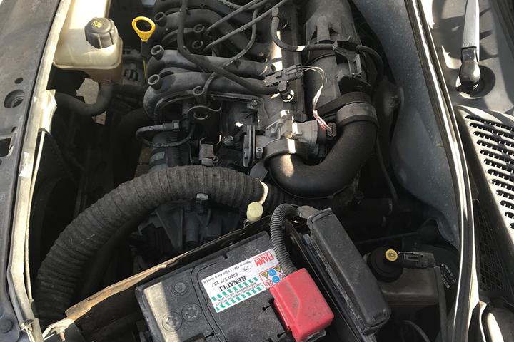 Grå Renault Clio fra 2006