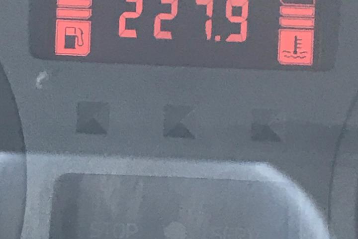 Grå Renault Clio fra 2006
