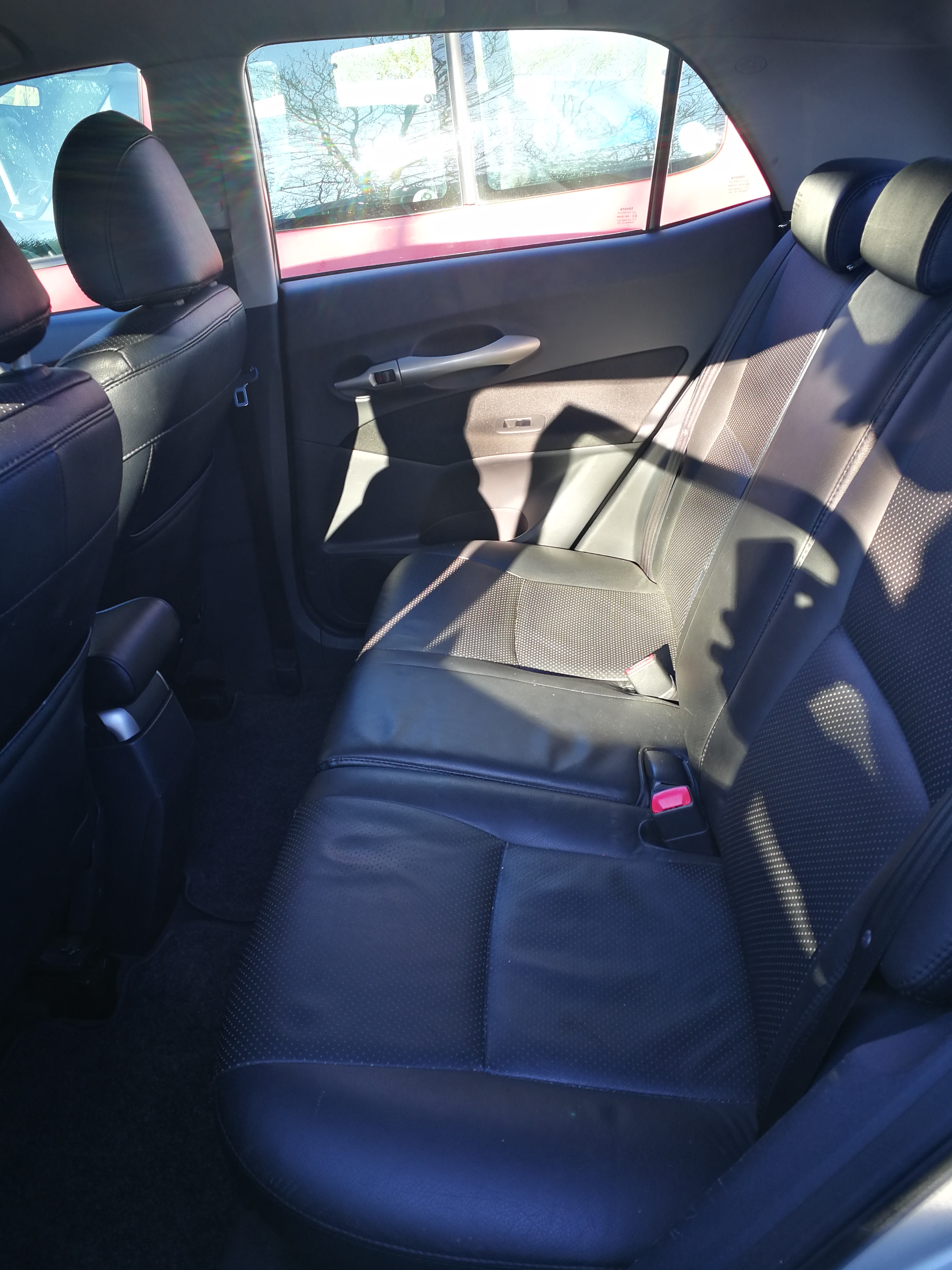 Grå Toyota Auris fra 2008