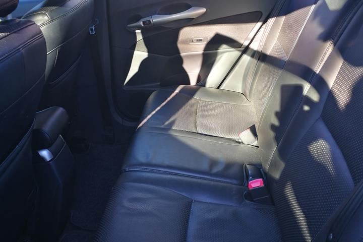 Grå Toyota Auris fra 2008