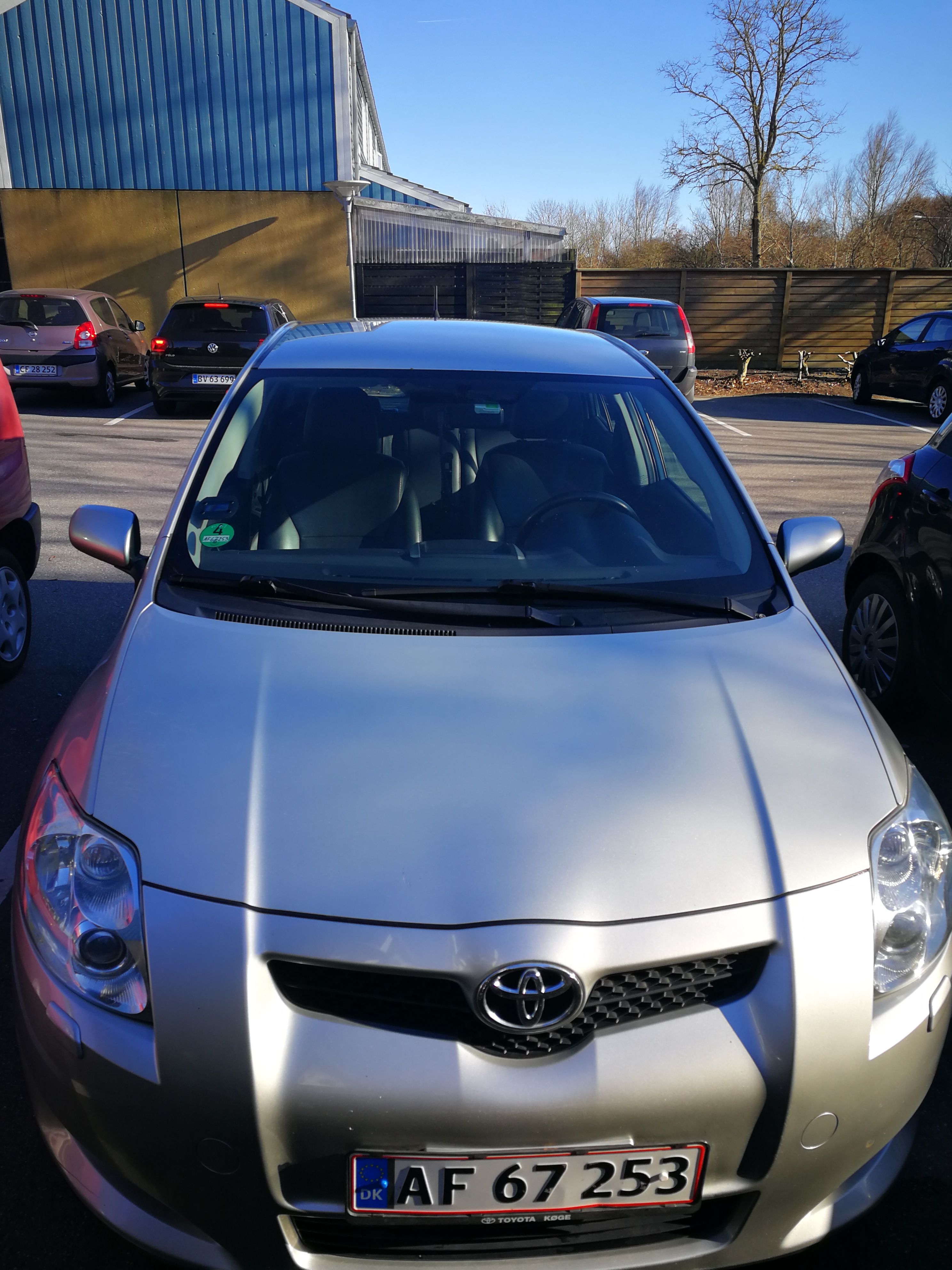 Grå Toyota Auris fra 2008