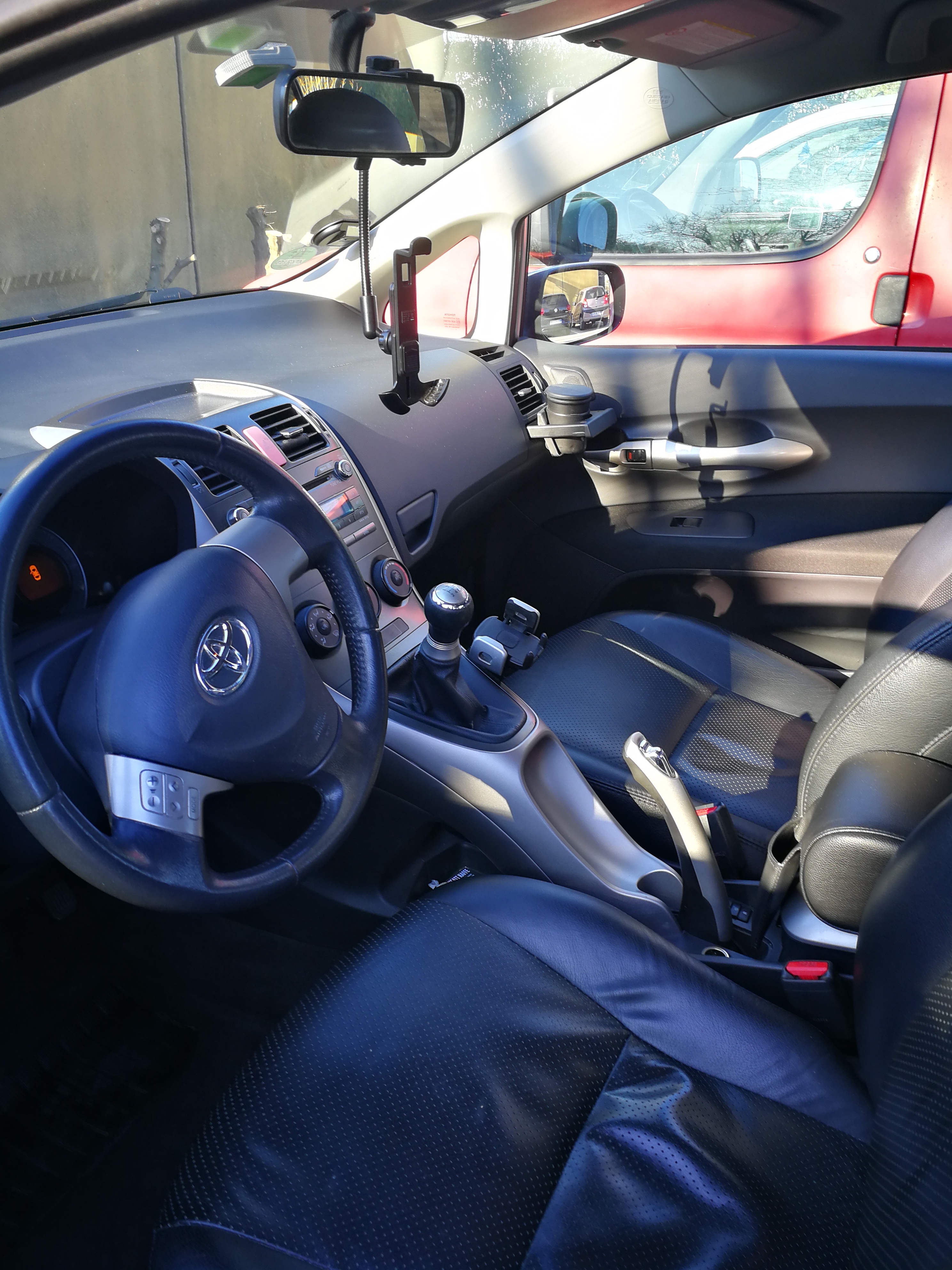 Grå Toyota Auris fra 2008