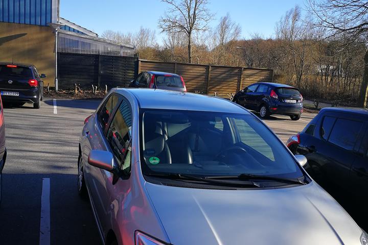 Grå Toyota Auris fra 2008