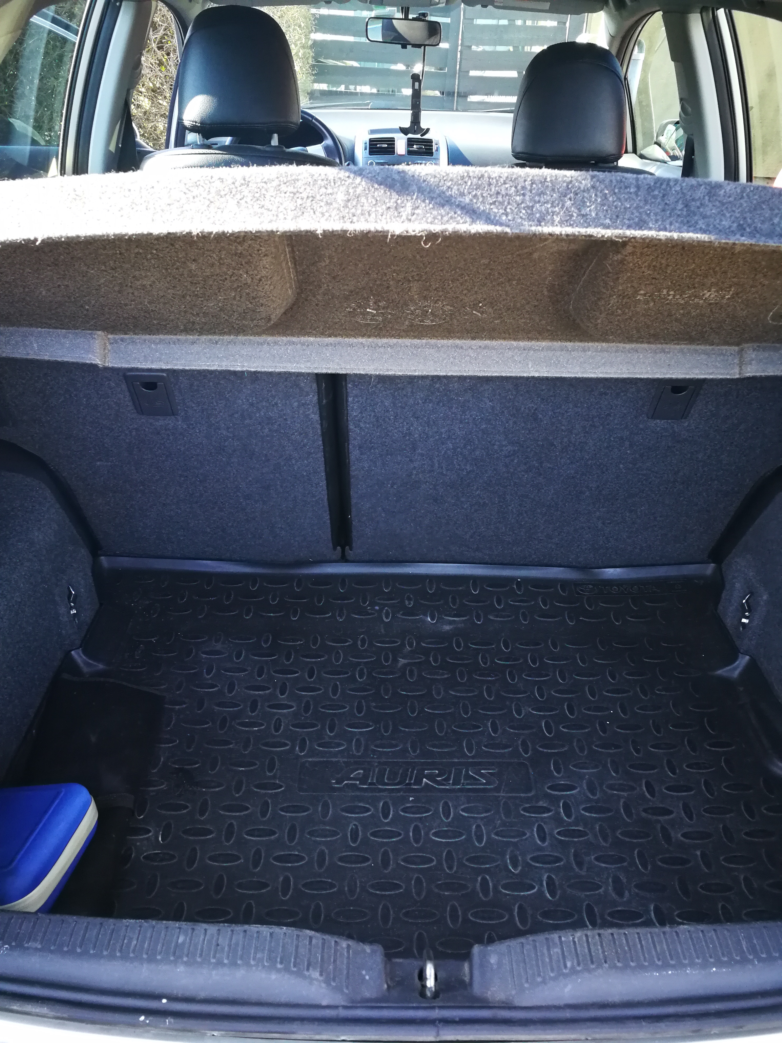 Grå Toyota Auris fra 2008