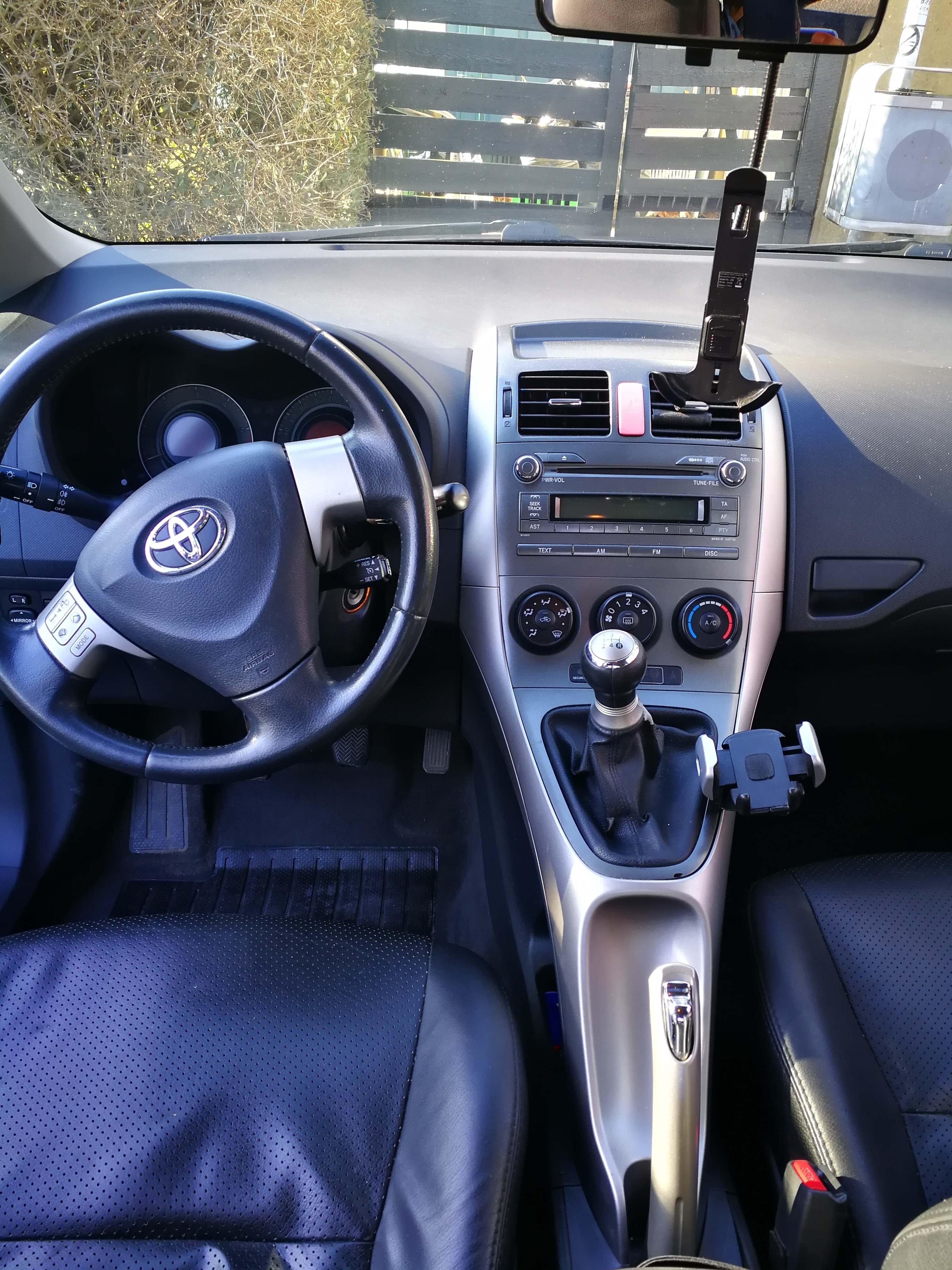 Grå Toyota Auris fra 2008