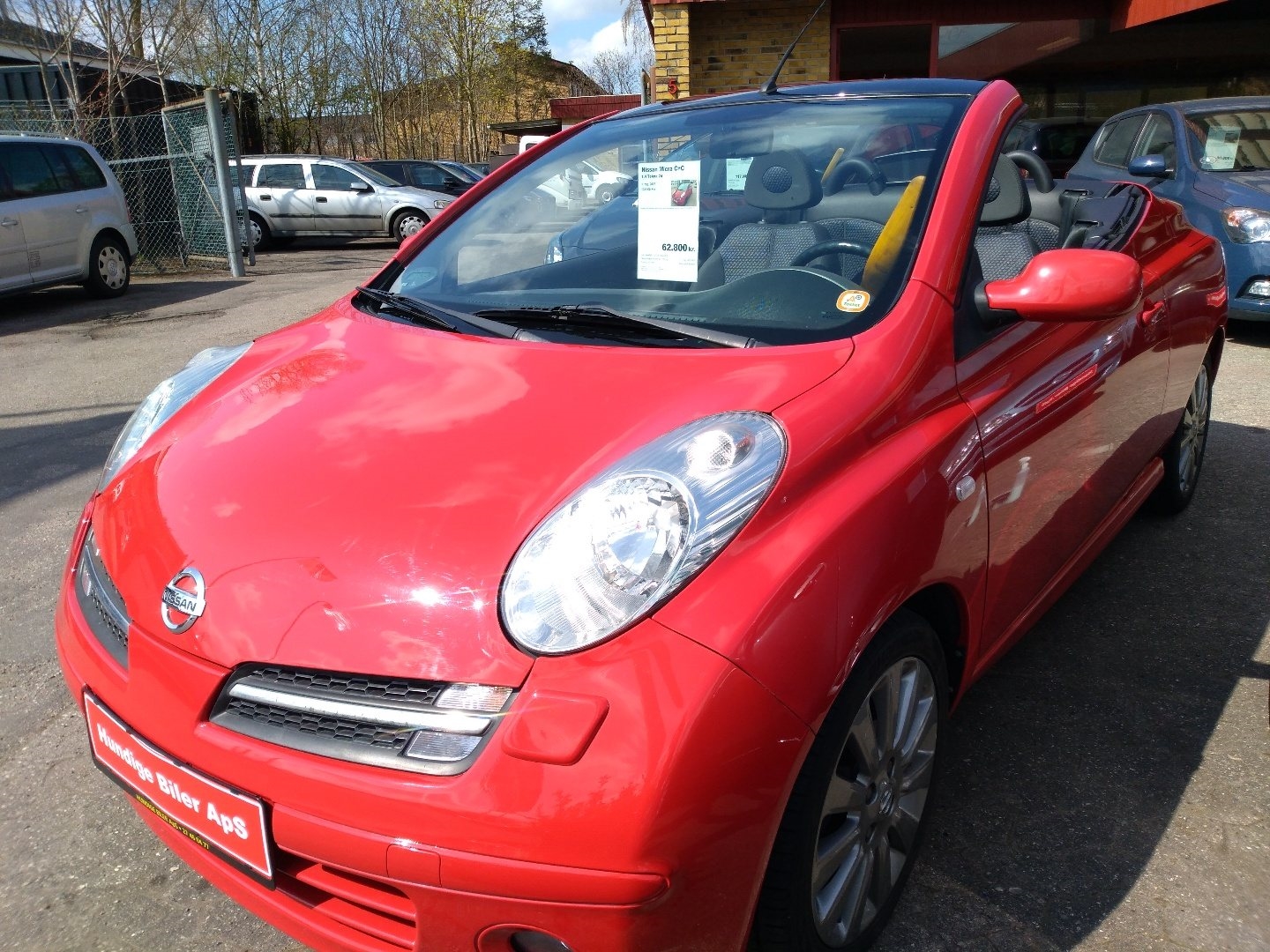 Rød Nissan Micra C+C fra 2007