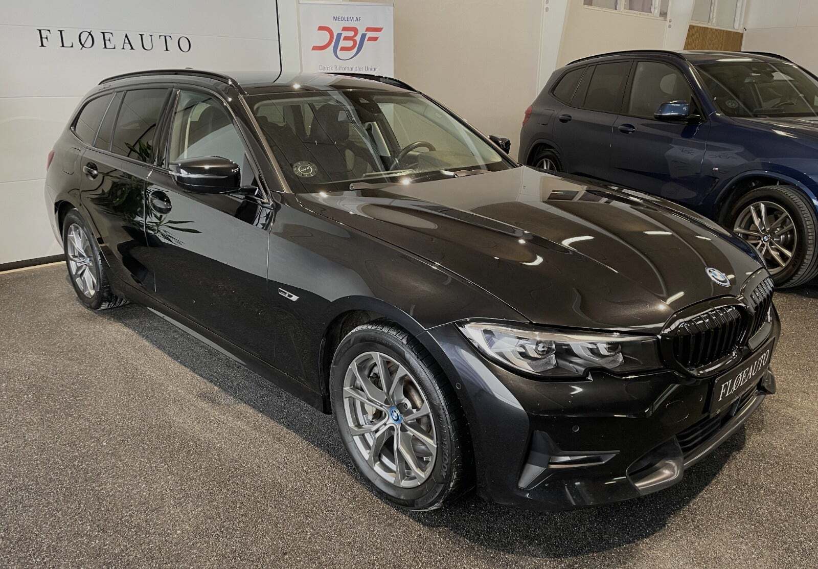 undefined BMW 330e fra 2021 set udefra