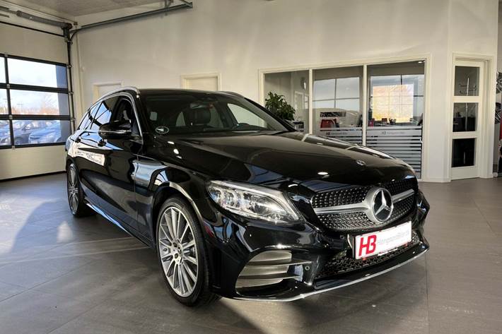 Sort Mercedes C300 de fra 2021 set udefra