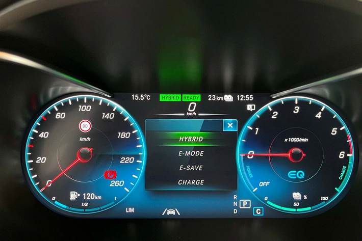 Sort Mercedes C300 de fra 2021