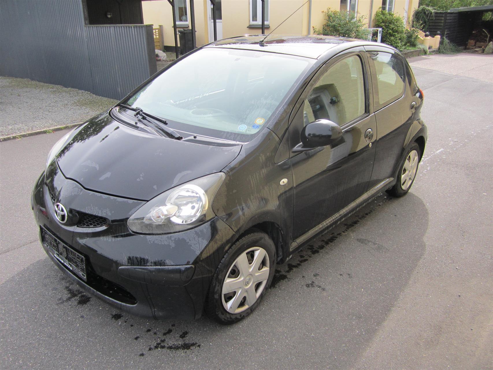 Sort Toyota Aygo 1,0 fra 2006