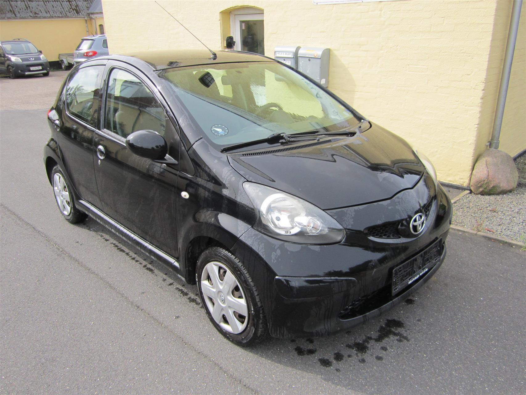 Sort Toyota Aygo 1,0 fra 2006