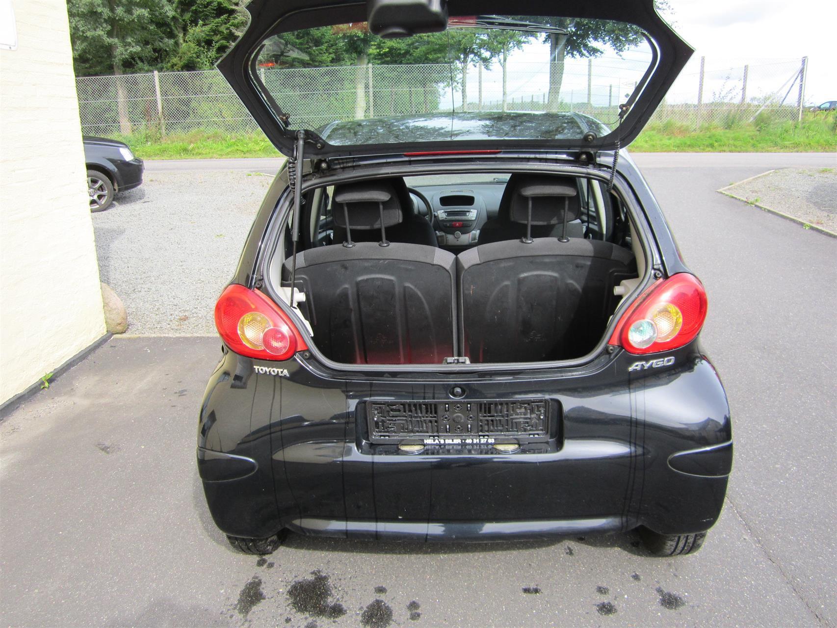 Sort Toyota Aygo 1,0 fra 2006