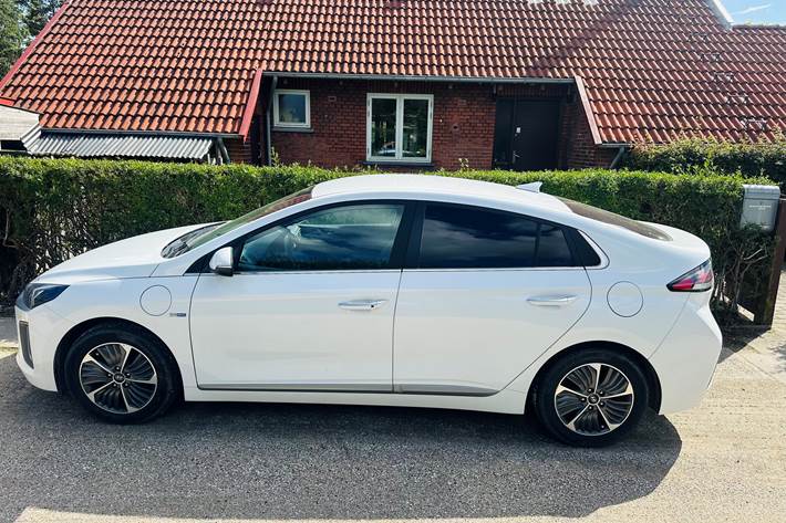 Hvid Hyundai Ioniq fra 2021