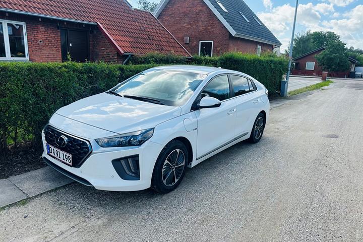 Hvid Hyundai Ioniq fra 2021