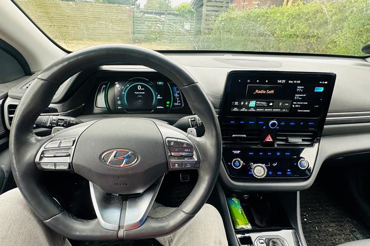 Hvid Hyundai Ioniq fra 2021