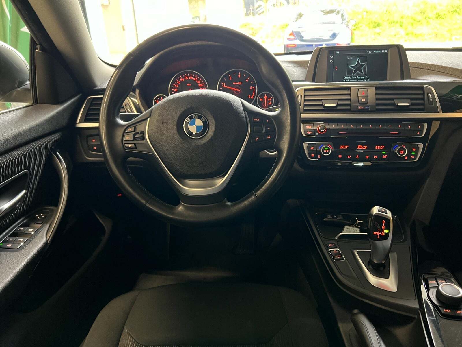 Grå BMW 420d fra 2018