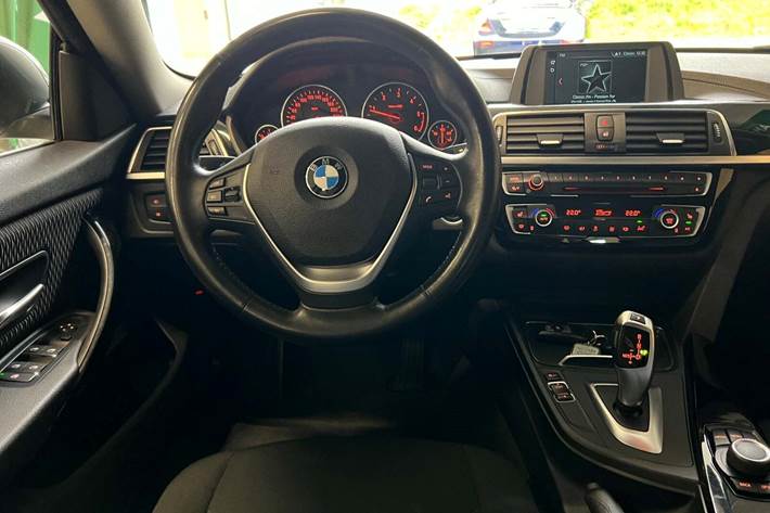 Grå BMW 420d fra 2018
