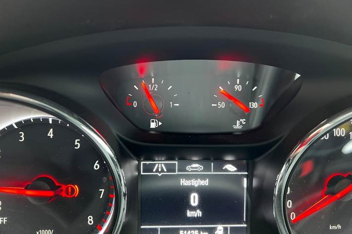 Hvid Opel Astra fra 2019