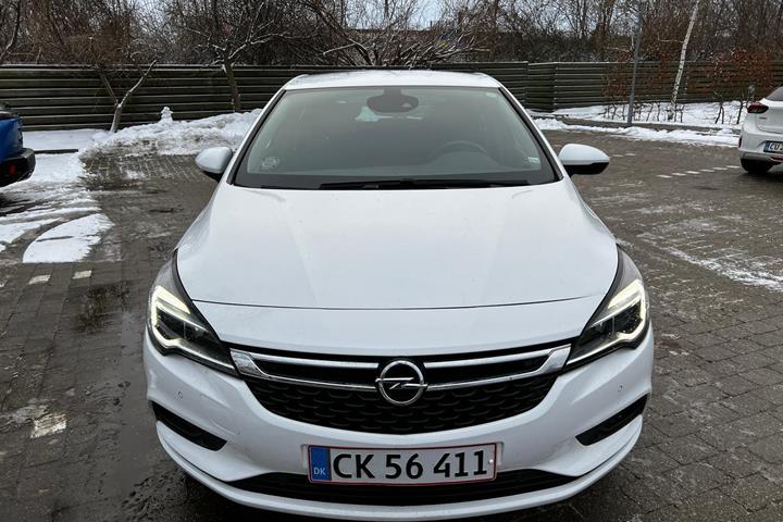 Hvid Opel Astra fra 2019