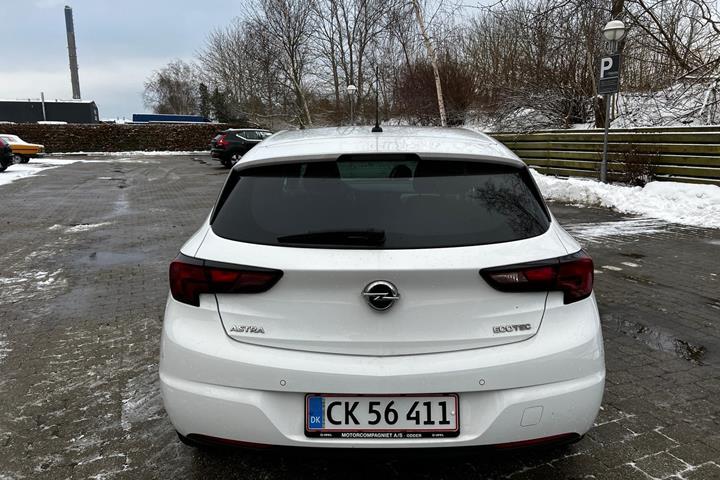 Hvid Opel Astra fra 2019