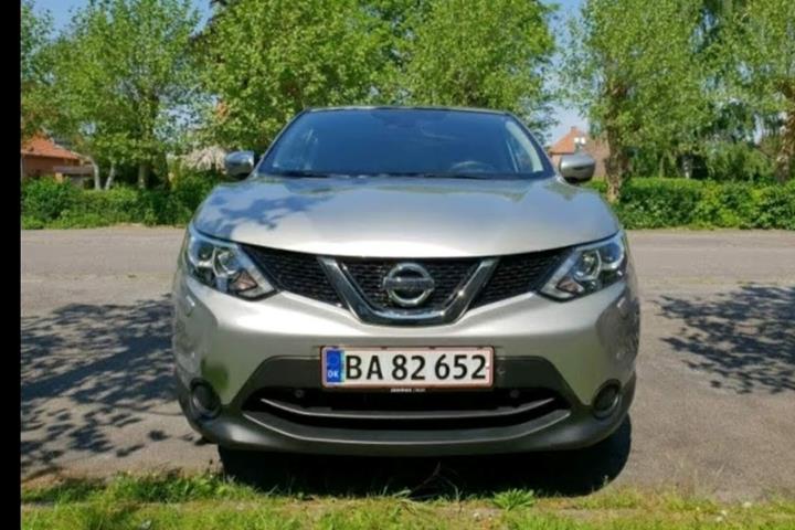 Grå Nissan Qashqai fra 2016