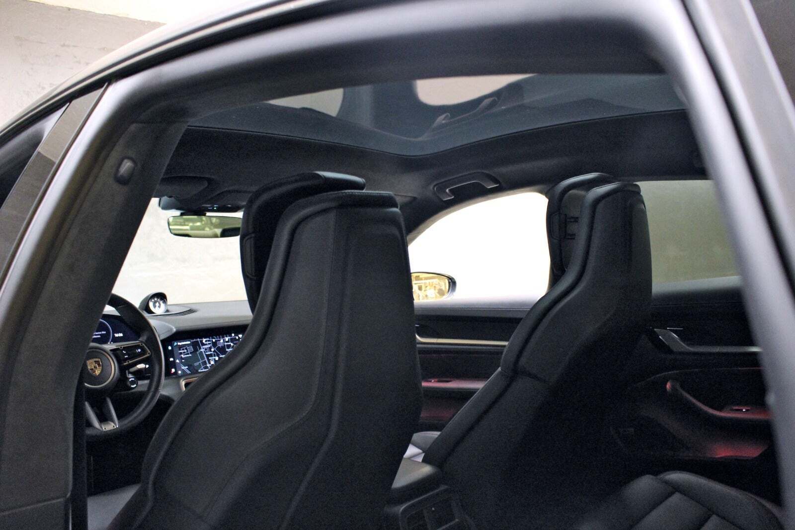 Grå Porsche Taycan Turbo S fra 2020