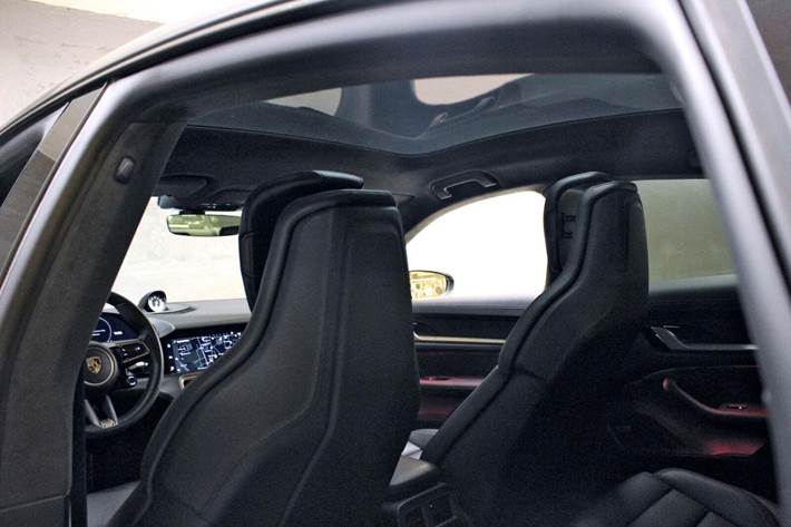 Grå Porsche Taycan Turbo S fra 2020