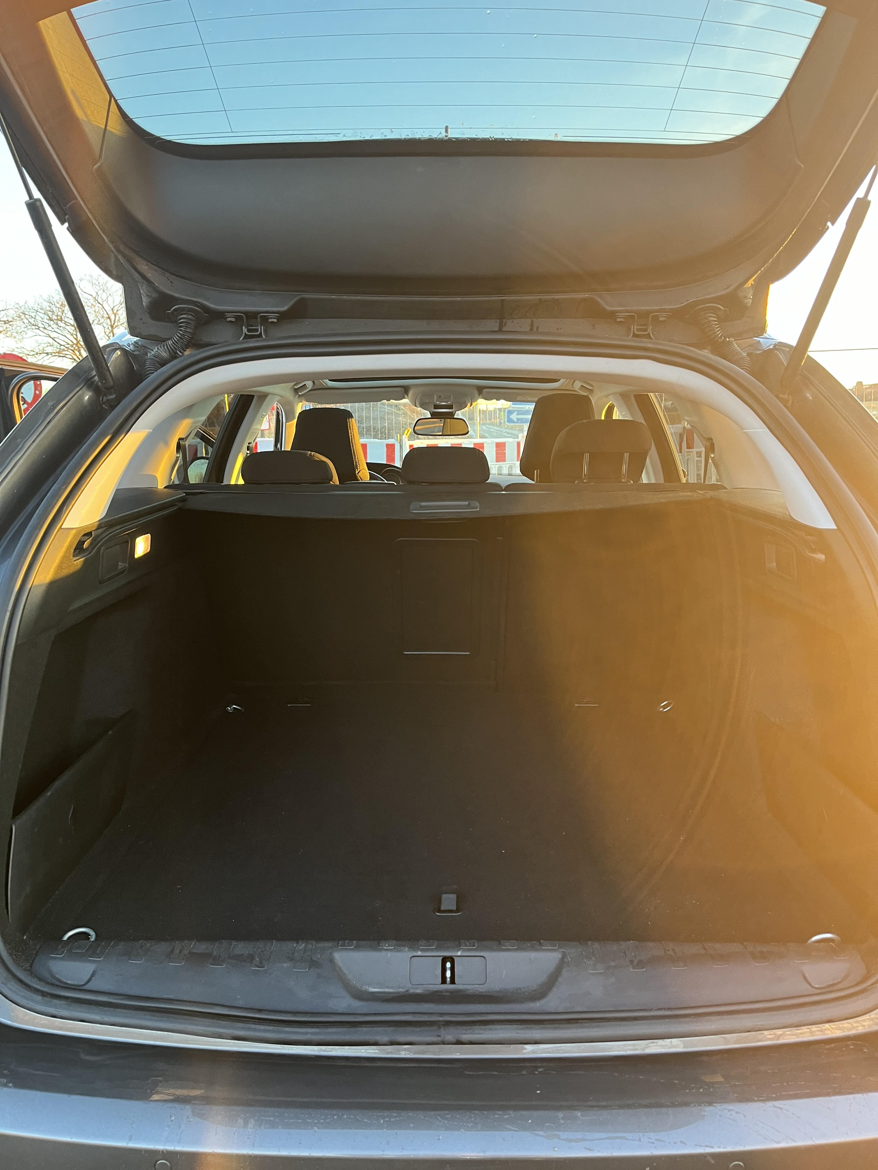 Grå Peugeot 308 fra 2019