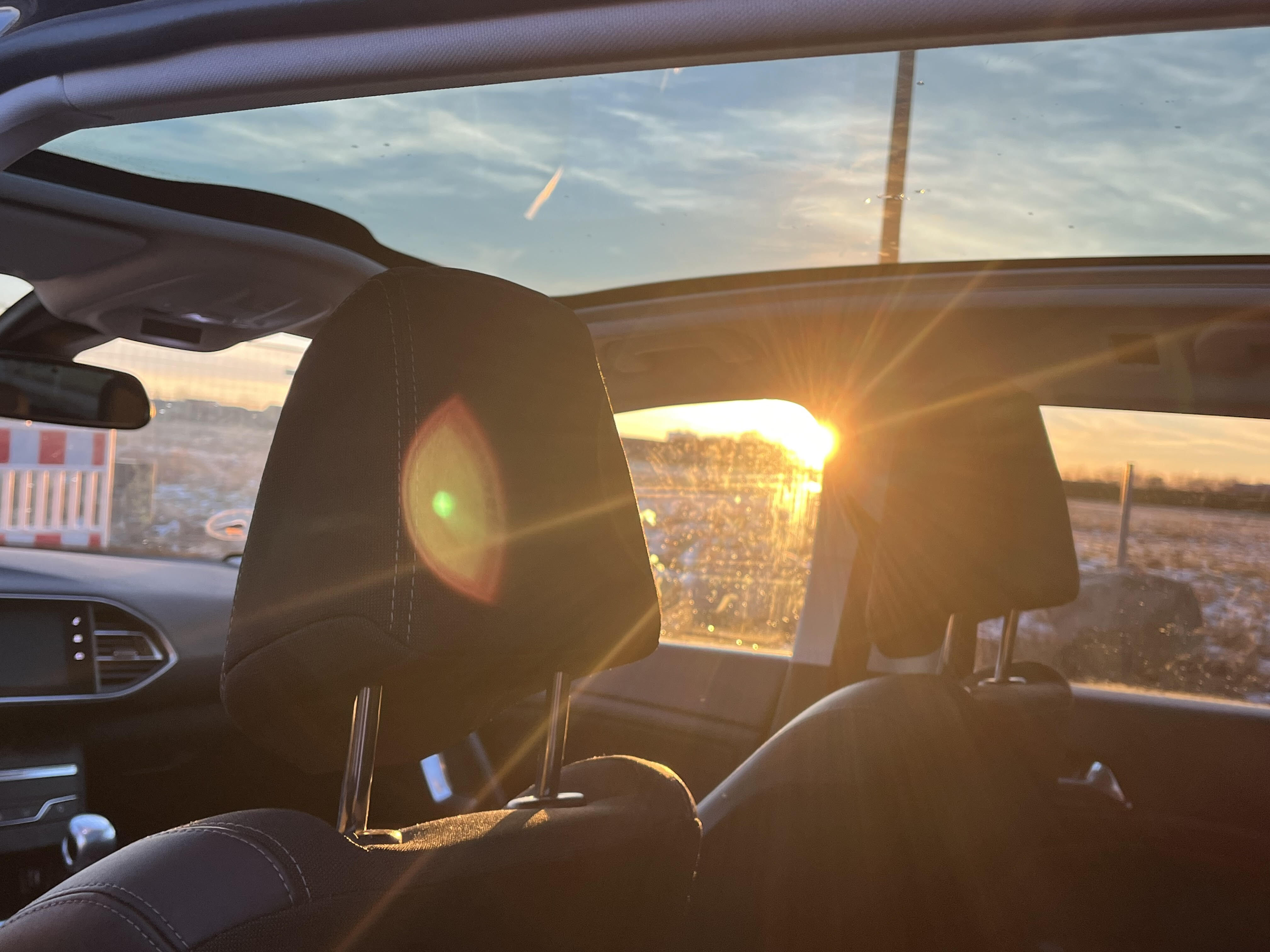 Grå Peugeot 308 fra 2019