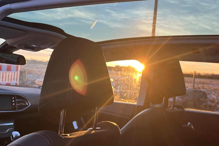 Grå Peugeot 308 fra 2019